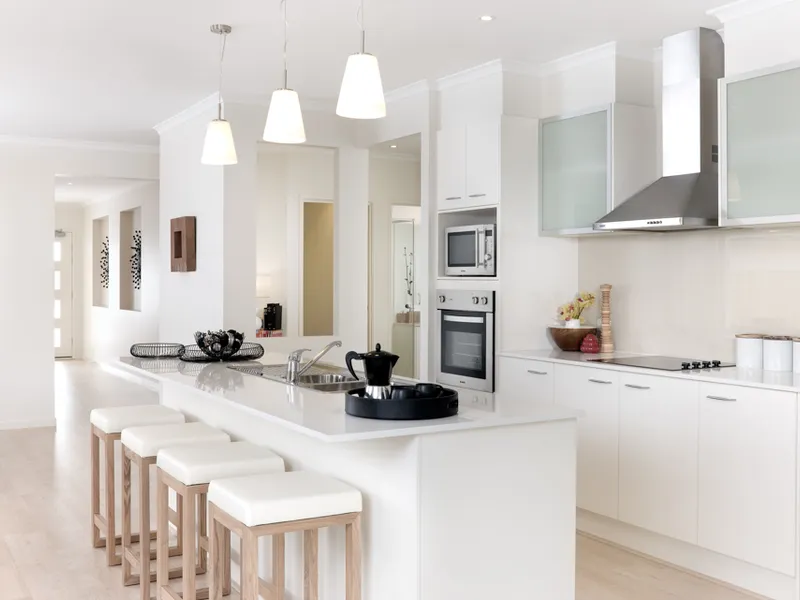 MAGNIFICENT BEACHSIDE HOME - WALK TO BEACH