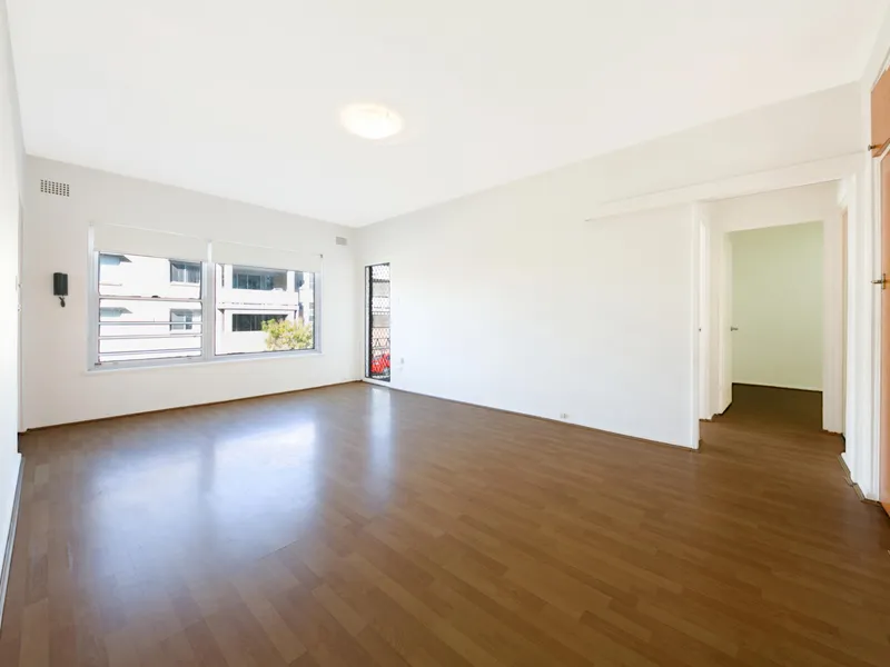 LIGHT FILLED AND CLOSE TO ALL AMENITITES