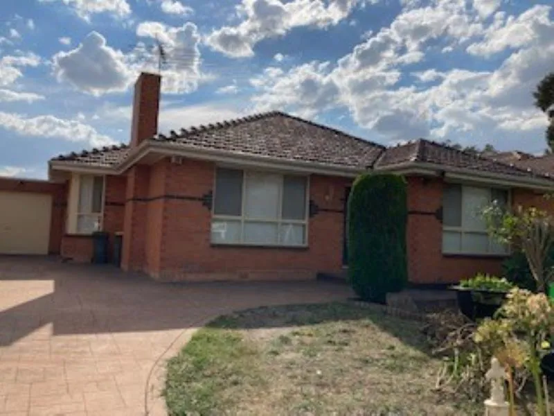 TRIPLE FRONT BRICK VENEER FAMILY HOME