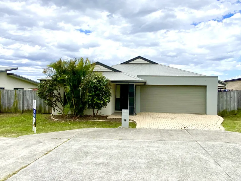 Large Freestanding Family Home in Great Location