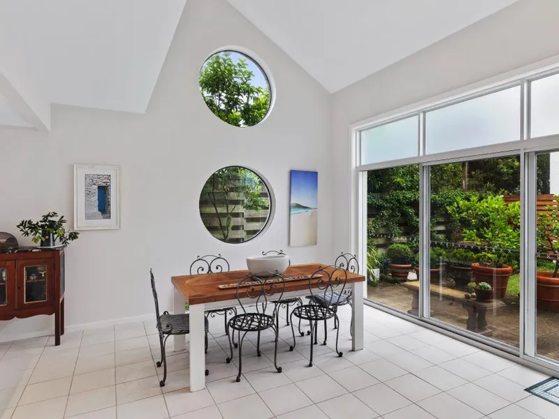 Stunning Townhouse - Peaceful Location