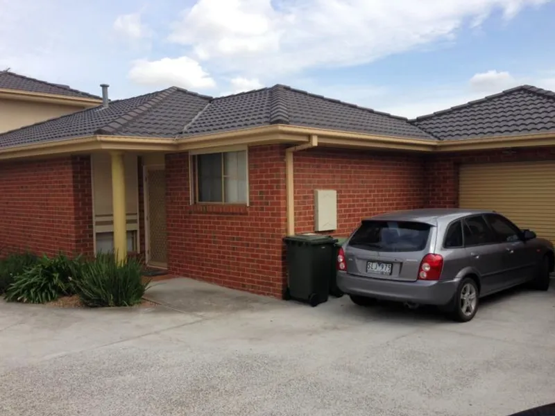 CLEAN & SPACIOUS - HEART OF TULLAMARINE