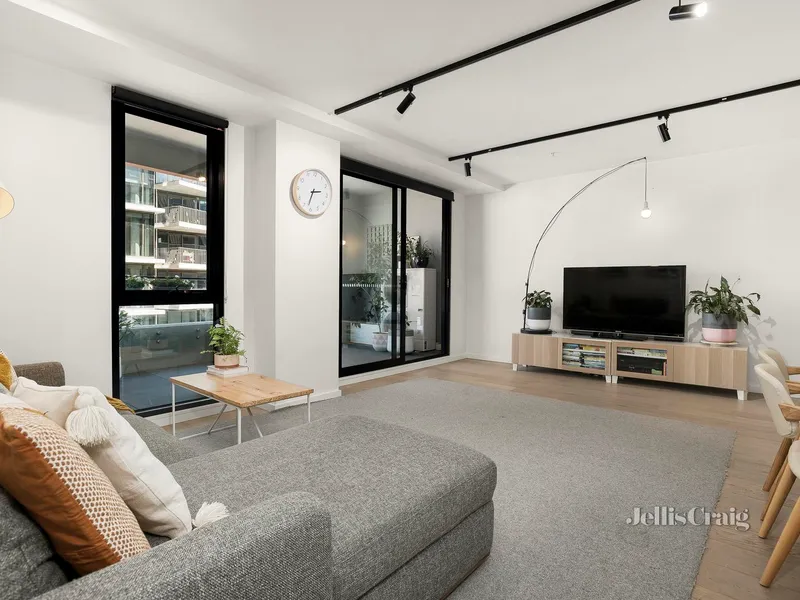 A Luxe Lifestyle Oasis in the Heart of Collingwood