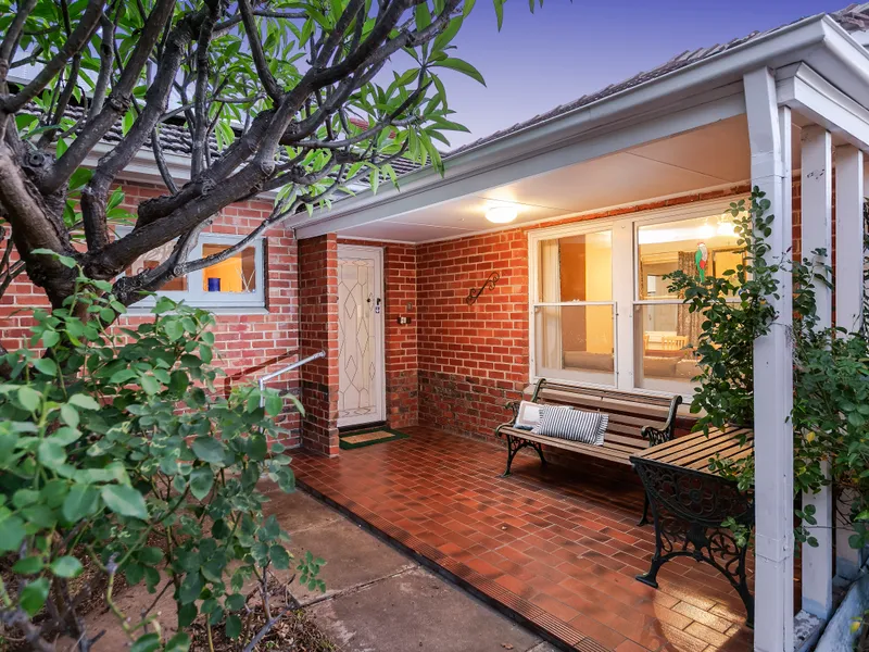 Tranquil Living on a Serene Jacaranda-Lined Street!