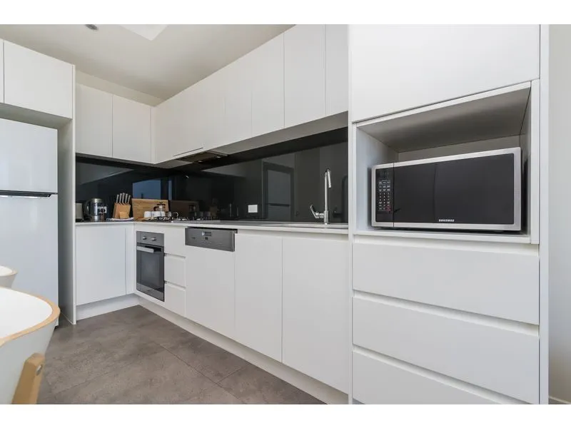 BEAUTIFUL MODERN APARTMENT IN THE HUB SOUTH BRISBANE *NOT FURNISHED*