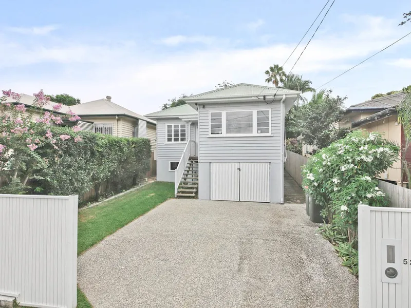 Perfect Property in a Leafy Street that's Handy to everything!!