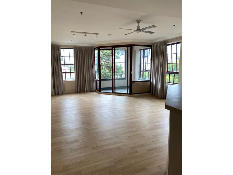 LARGE STUDIOS AND 2 BEDROOM UNITS WITH GREAT VIEWS!