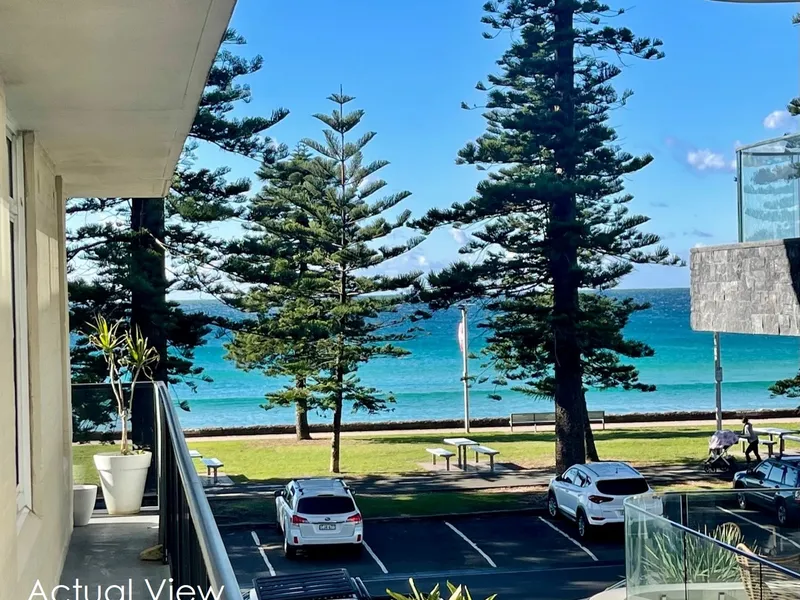 Modern Beachfront 1 bedder with Lock-up Garage