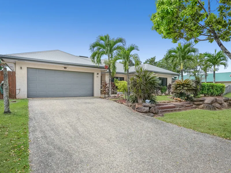 Spacious Family Home with Theatre Room & Pool!!