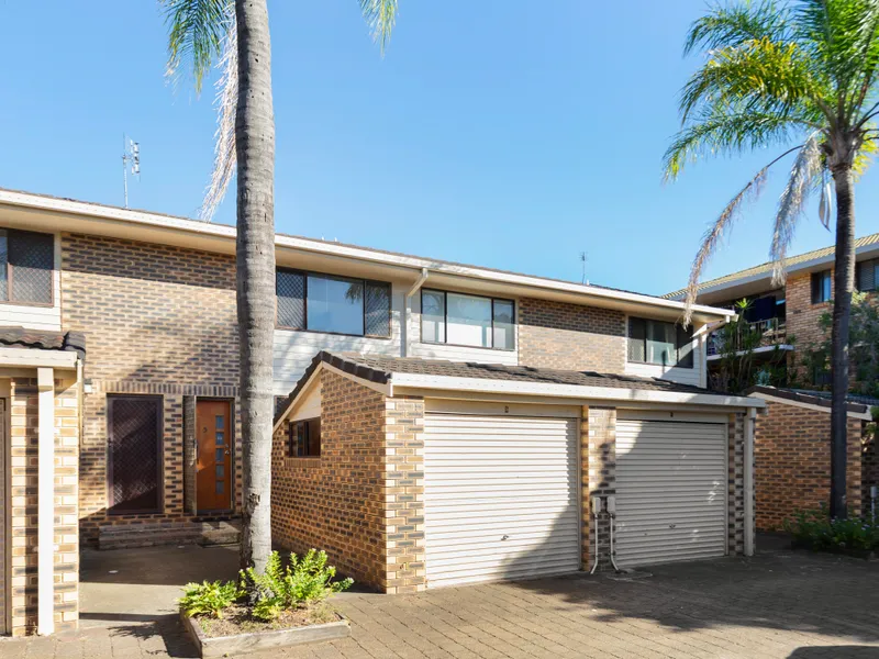 DOUBLE STORY TOWNHOUSE - MERMAID WATERS