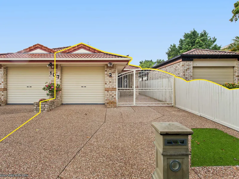 IMMACULATE SINGLE LEVEL DUPLEX - WALK TO CHIRN PARK!
