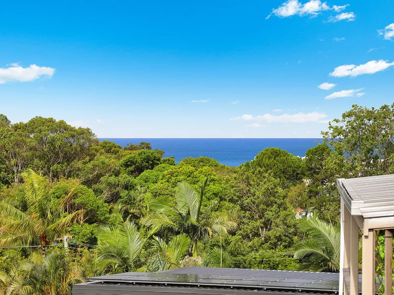 MODERN IN ALEXANDRA HEADLAND WITH OCEAN VIEWS 
