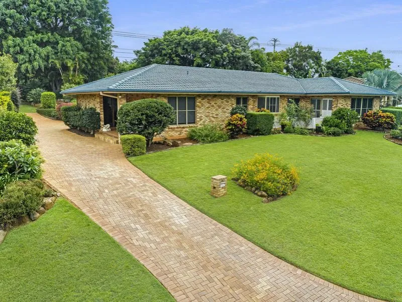 Spacious Home ... Grand Gardens ... Sought After Location