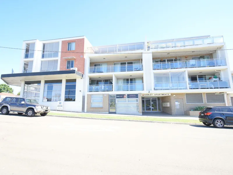EXCELLENT CONDITION 2 BEDROOM - split level APARTMENT 
