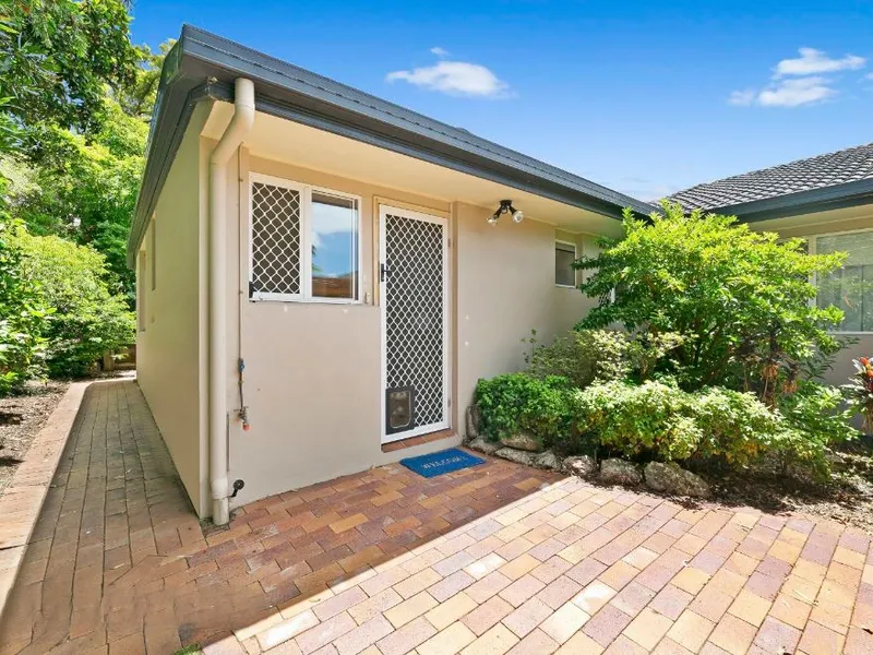 SpaciousTwo Bedroom - Great Location!!!