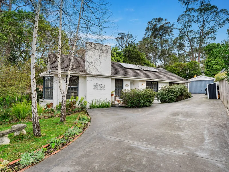 Update Family Home In Prized Tintern Pocket!