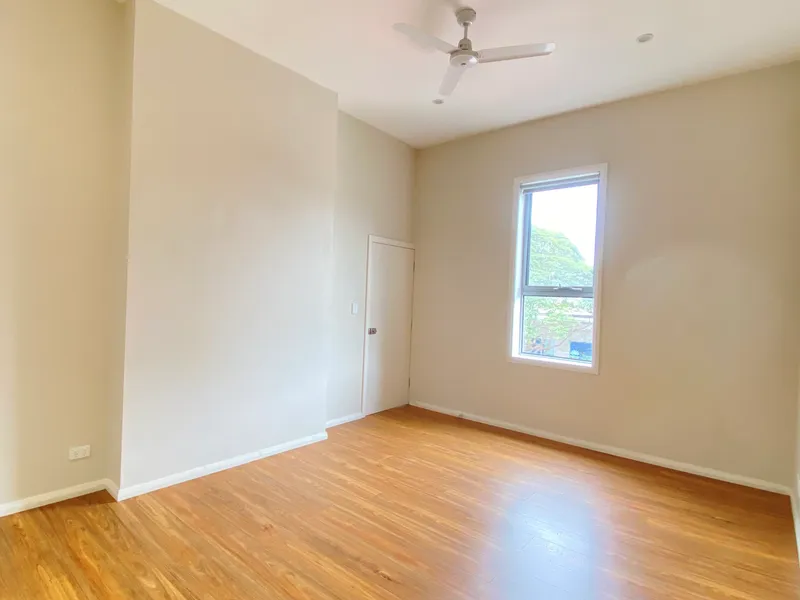 Sunny, Large & Secure