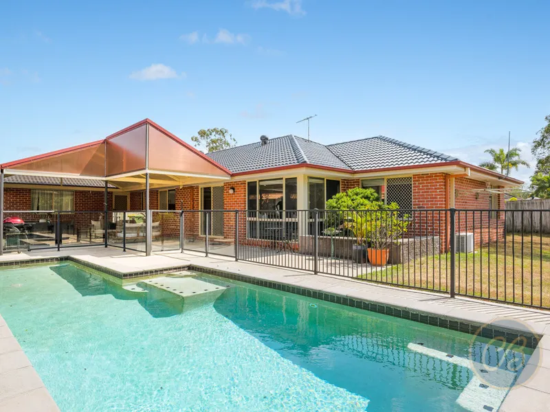 Beautiful 4 Bedroom Family Home in Petrie with Side Access