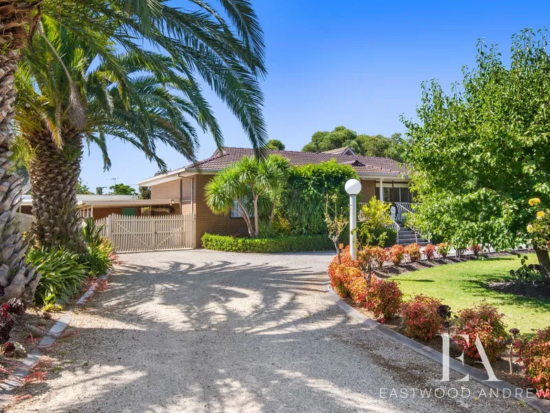 Family home plus a unit for Mum!