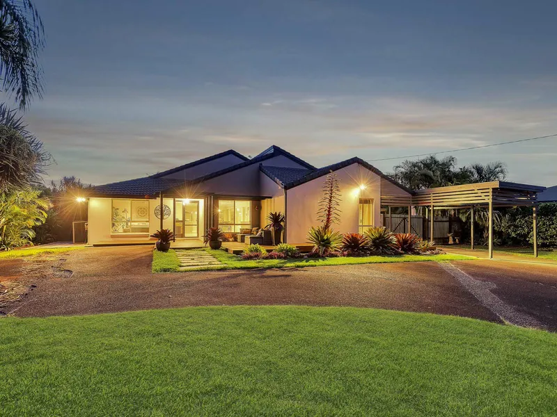 Showstopper Home with Approved DA Subdivision Option...