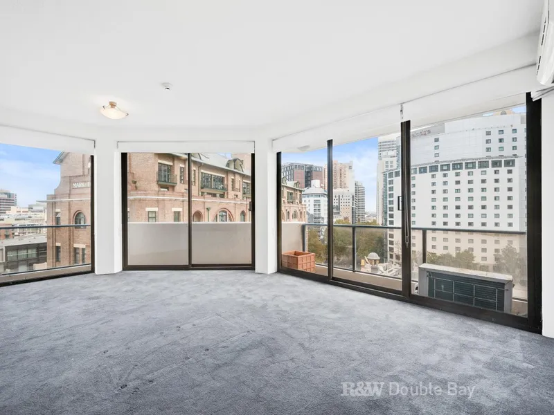 A light, spacious 2 bed apartment with city views.