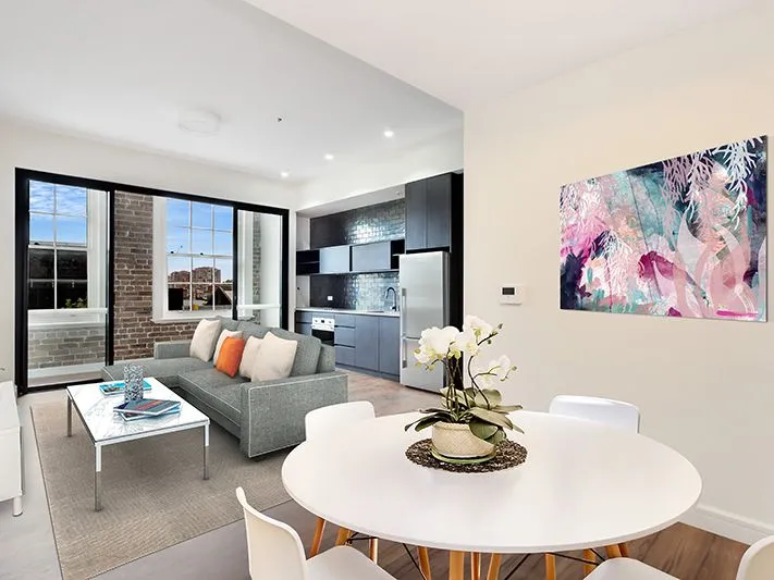 Immaculate 1 bedroom apartment located in a central warehouse conversion