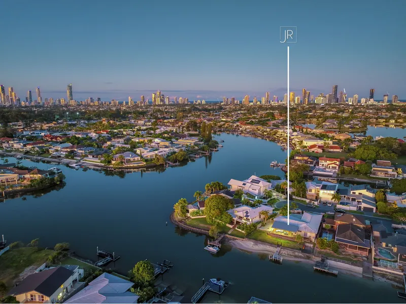 Single-level family home - 28+ metres waterfrontage and only metres to Main River