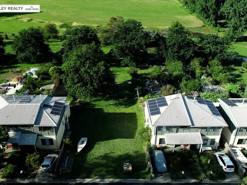 THE BEST OF TOWN, COUNTRY, COMMUNITY