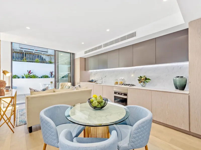 LUXURY NEW 1 BEDROOM TOWNHOUSE WITH LARGE PRIVATE TERRACE