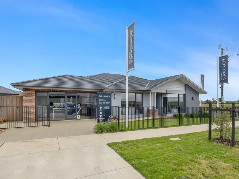 Beautiful 4BR ex-display home with upgrades – live & entertain in style