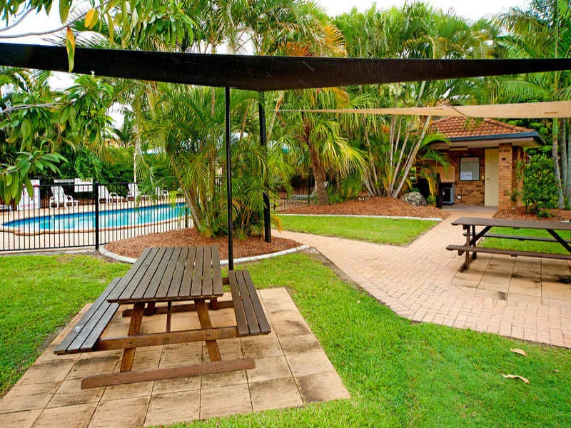 Large 2 Bedroom Townhouse in Secure Runaway Bay Complex