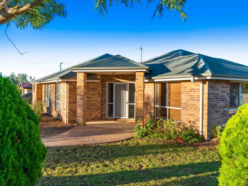 Classic Middle Ridge Family Home