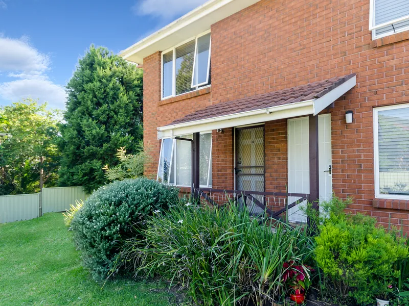 Schmick Abode in Quiet Location