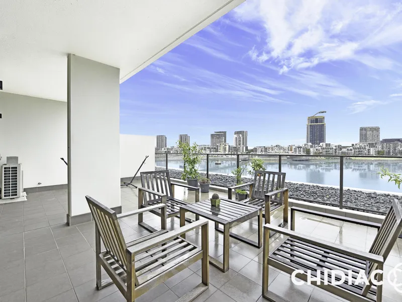 Uninterrupted water views | Floorboards throughout | Plenty of natural sunlight