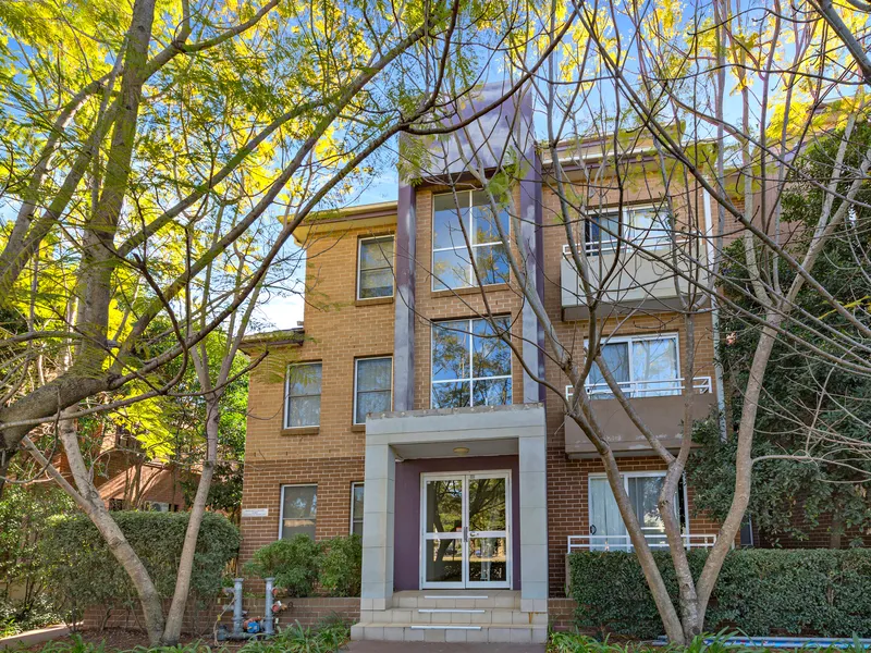 Great apartment with entertainers balcony!