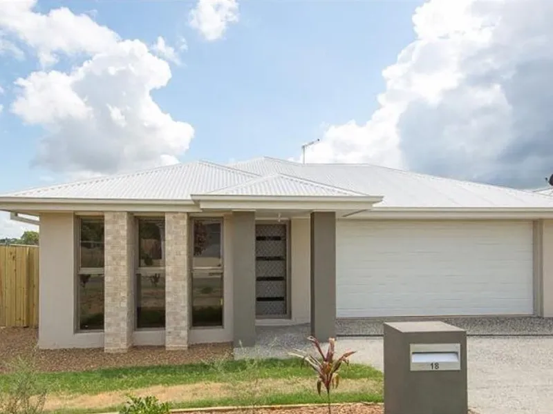 Modern 4 bedroom family home in the Riverbank Estate with a playground less than 200mtrs away!