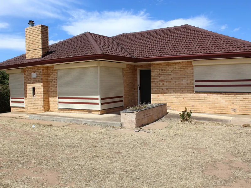 BRICK HOME CLOSE TO MAIN STREET