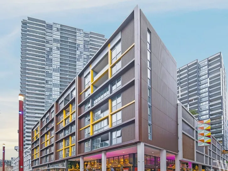 Boutique two-bedroom, two-bathroom with parking space in the center of Sydney is for rent