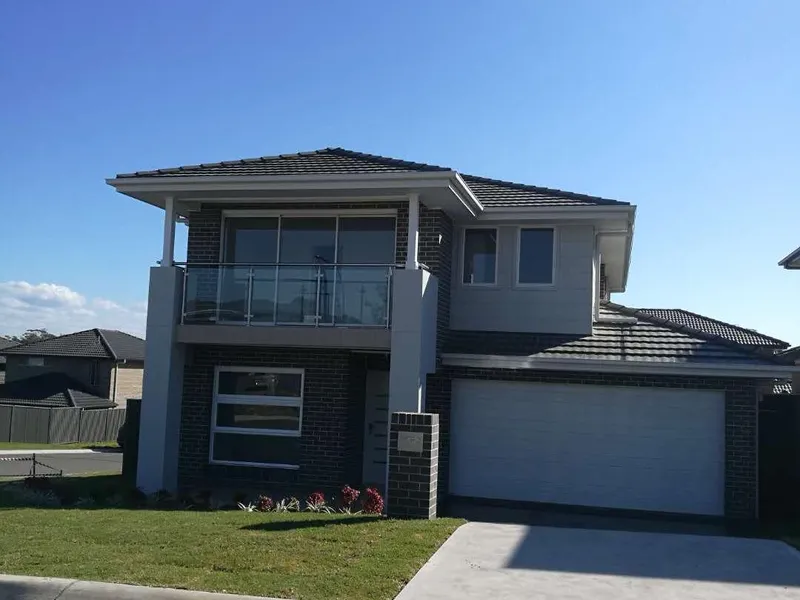 nearly new 4 bedroom+home office house for rent in Schofields