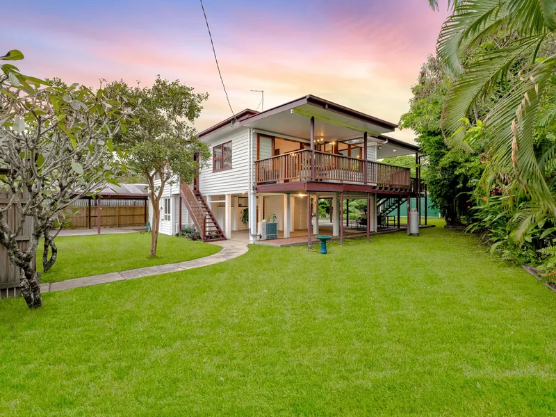 Charming Queenslander. 6x6m Shed. 809sqm.