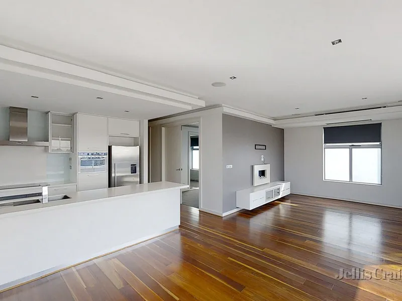 Spacious Three Bedroom Apartment in the Heart of Ormond