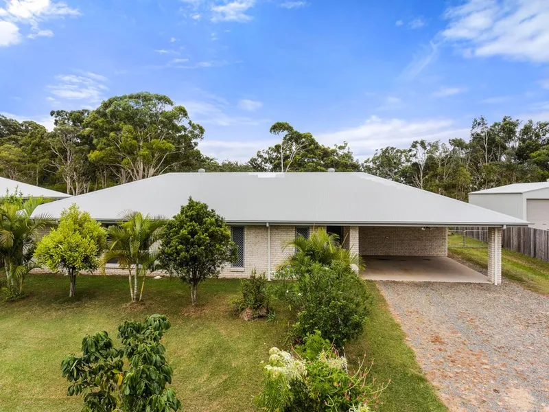 ANOTHER BRICK SINGLE LEVEL HOME OMN LARGE BLOCK WITH LARGE SHED