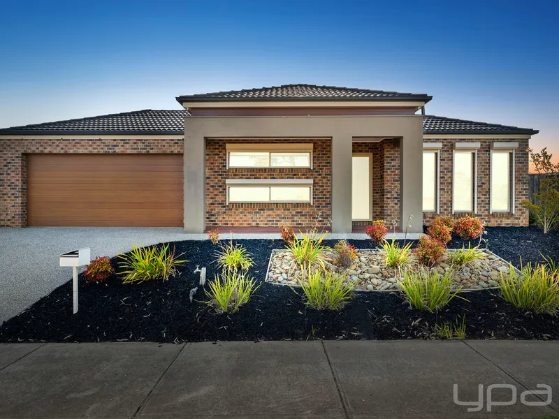 BEAUITFUL RENOVATED FAMILY HOME ON 664M2 (APPROX) ALLOTMENT WITH POTENTIAL SIDE ACCESS.