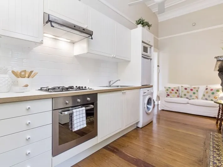 AMAZING STUDIO APARTMENT SET WITHIN A HERTITAGE BUILDING