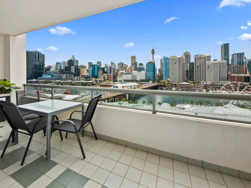 A Darling Harbour Fully-Furnished Waterfront Apartment