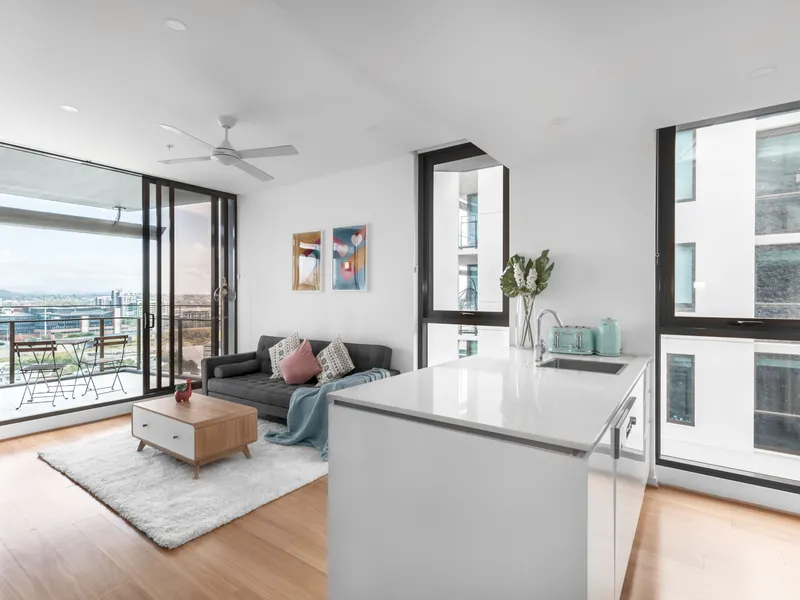 Stunning Apartment 2 Bed 2 Bath 1 Carpark w/ Great Amenities - Fully Furnished