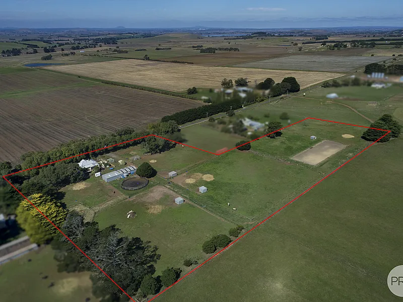 Exceptional Well Maintained Lifestyle Property On 8.65 Fertile Acres