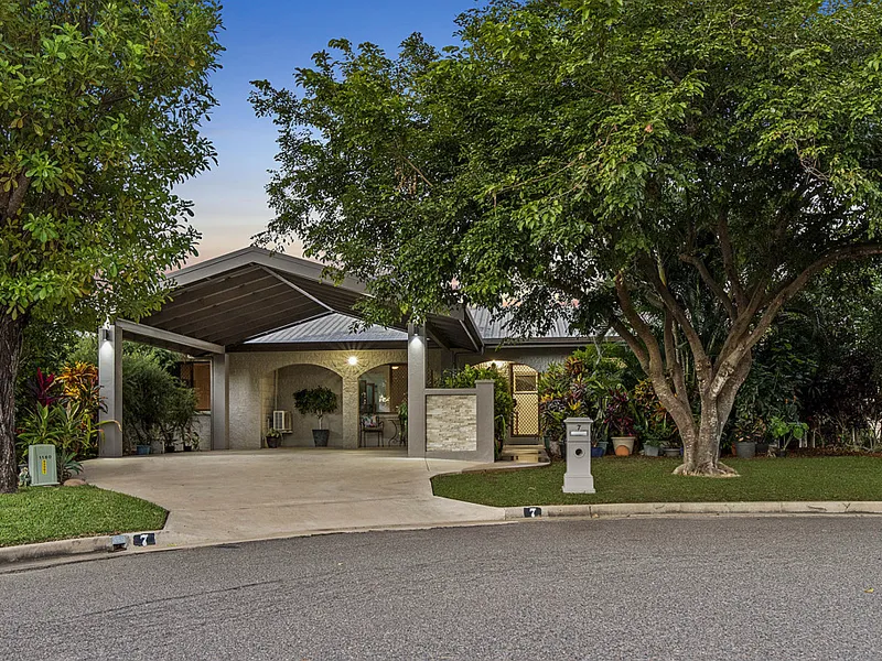 Immaculate Large family Home Offering A Relaxed Lifestyle.