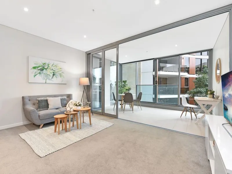 Luxury Over Size One Bed with Huge Winter Garde at The Heart of Wentworth Point