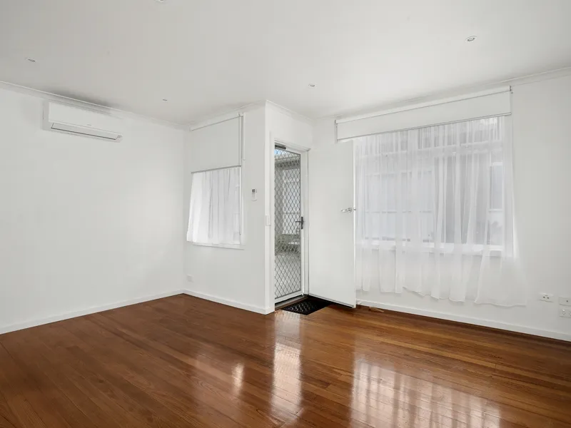 Low Maintenance Living - Walk to the Beach!